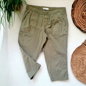 Khaki green pull on capri pants by Sonoma women's size s